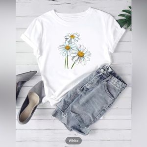 Cute Daisy Print T-Shirt, Short Sleeve Crew Neck Casual Top For All Season.